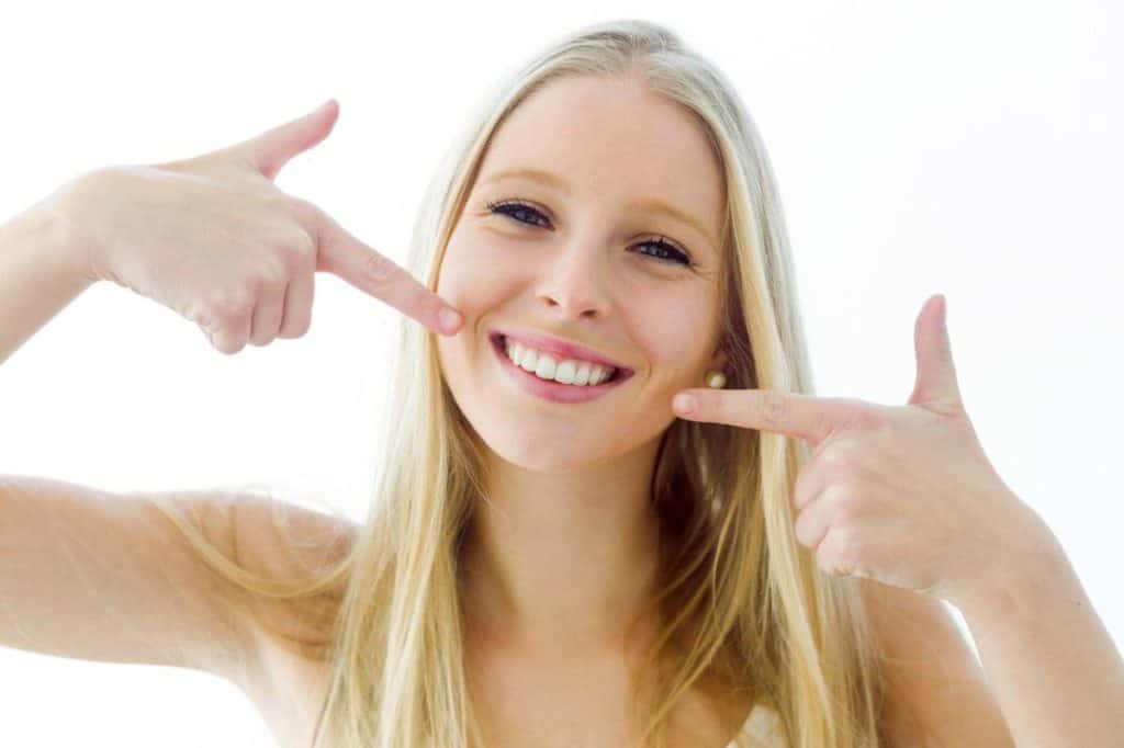 teeth-whitening-smile-1200×799-1024×682